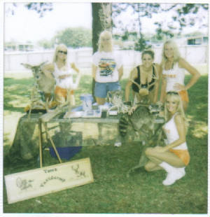 hooters.jpg